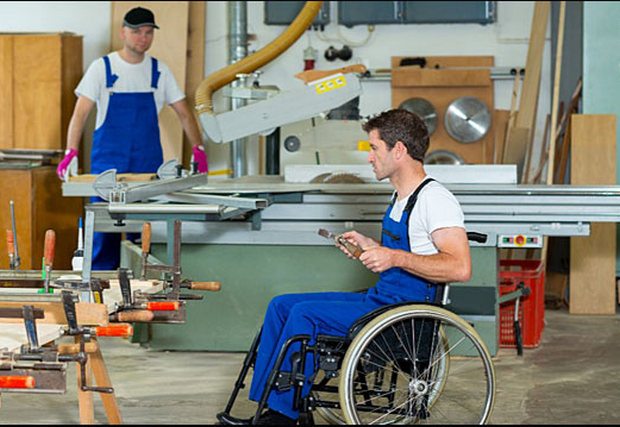Osoba s invaliditetom na radnom mjestu.